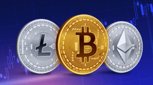 Mynt med symbolerna för Litecoin, Bitcoin och Ethereum