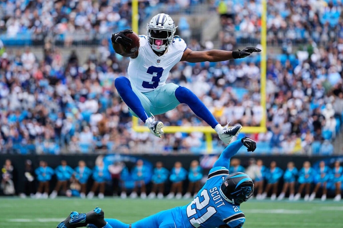 George Pickens hurdling a defender