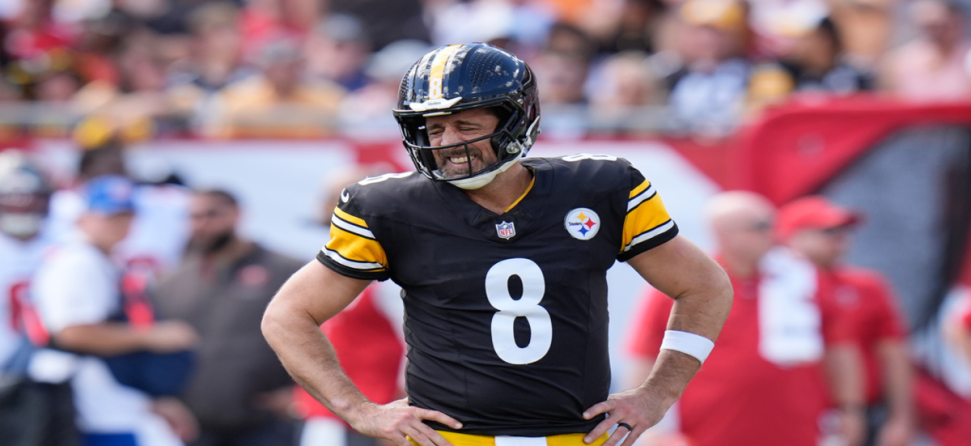 Aaron Rodgers in Steelers uniform